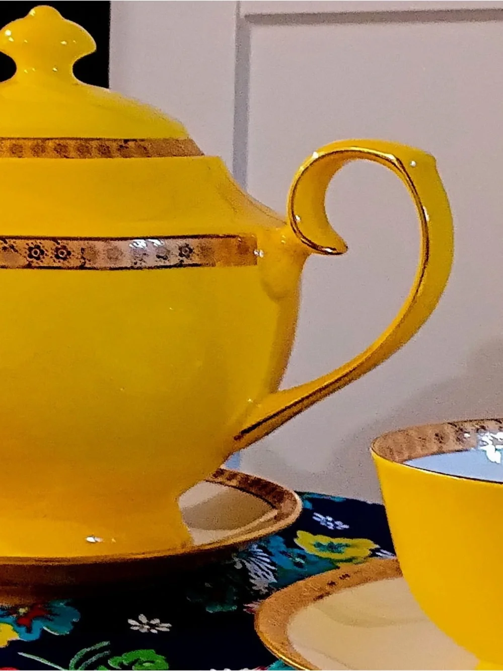 Rare Teavana Noble Poppy Yellow Bone China Tea Set 9 Pc 14k Gold